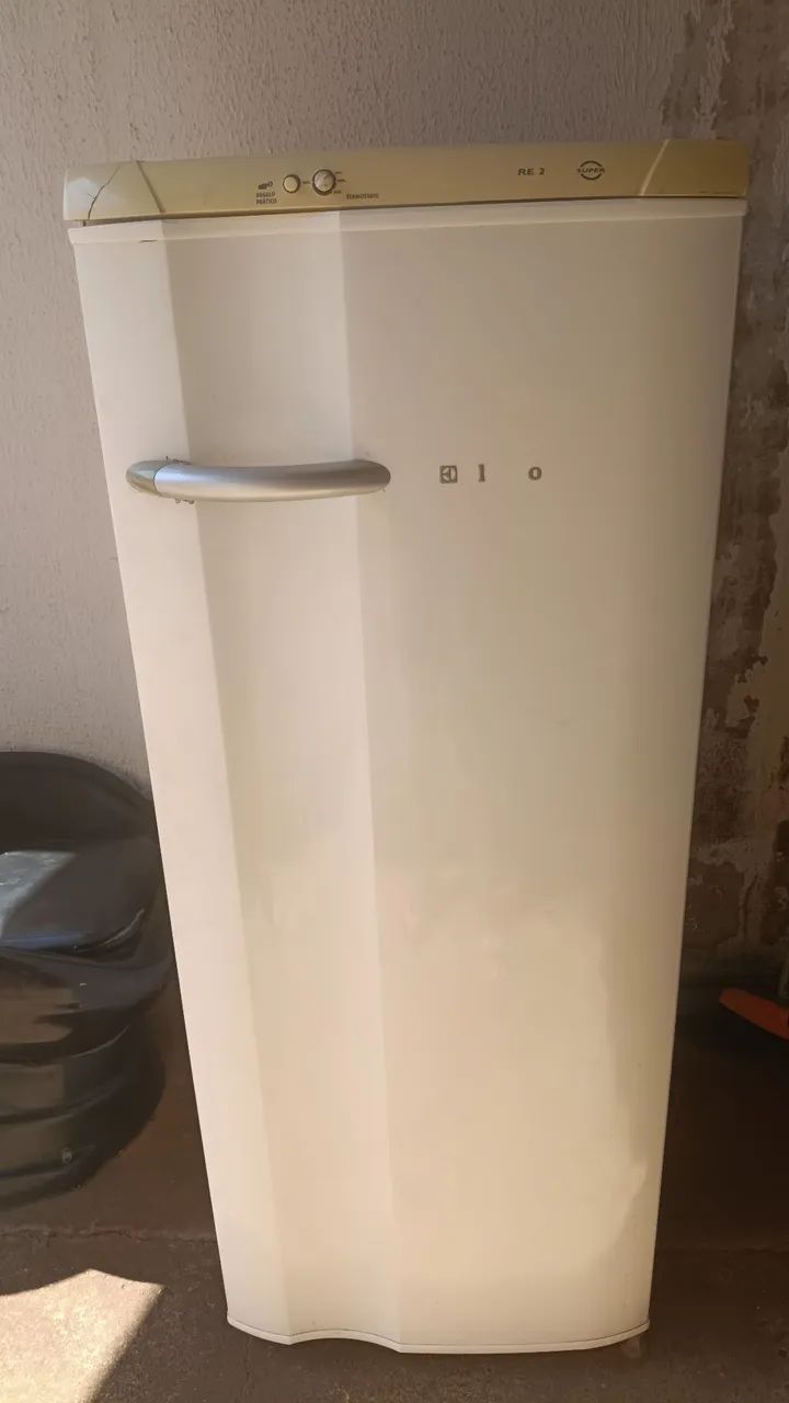 Vendo 400 reais e 220 a voltagem - Foto 2
