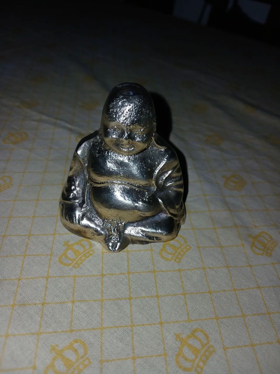 Buda de bronze antigo pequeno 