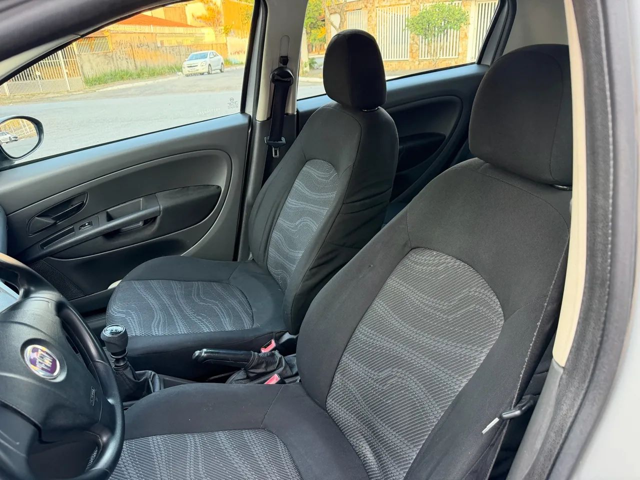 Fiat Punto ATTRACTIVE 1.4 Fire Flex 8V 5p, foto 8 de 10