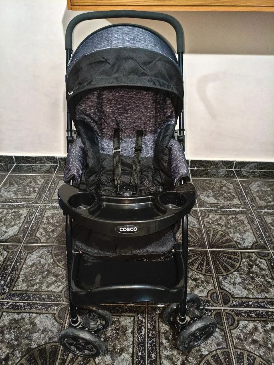 Carrinho de bebê Cosco reverse com bebê conforto  - Foto 2