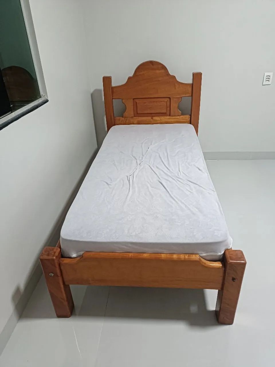 Cama solteiro Cedro com colchão 