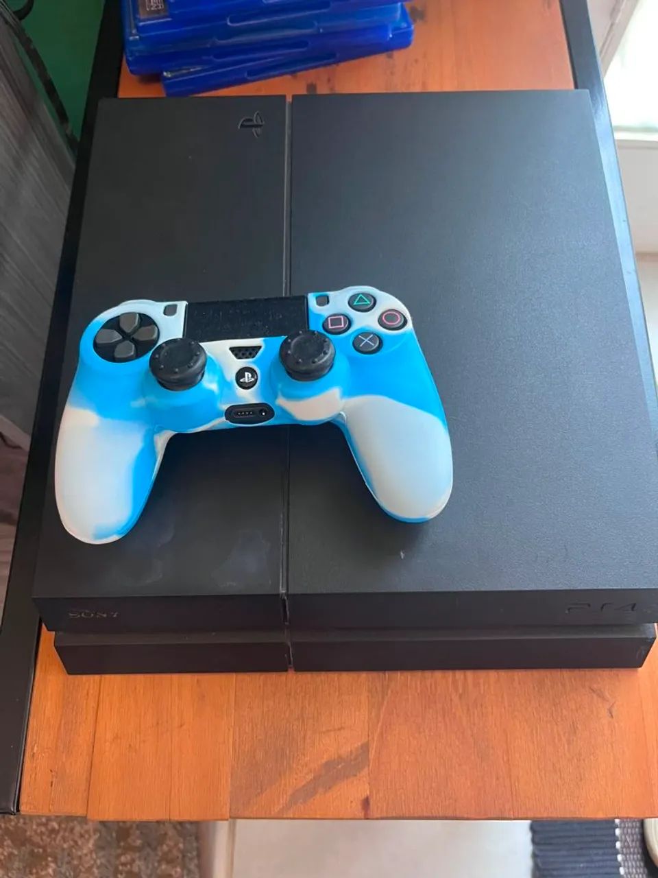 PLAYSTATION 4
