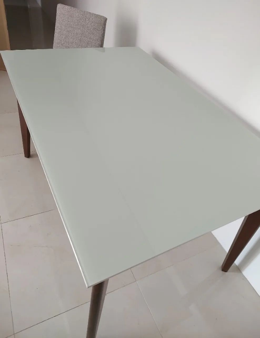 Mesa retangular 1,40 x 0,90 offwhite com 04 cadeiras - Foto 3