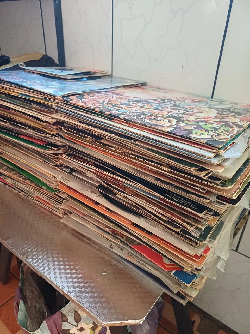 LOTE COM  MAIS DE 150<br> DISCOS DE VINIL - Foto 2