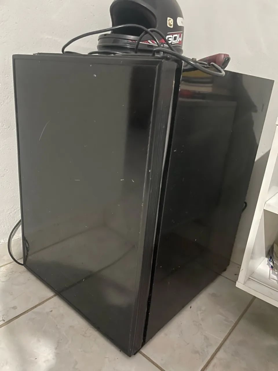 Frigobar semi novo 