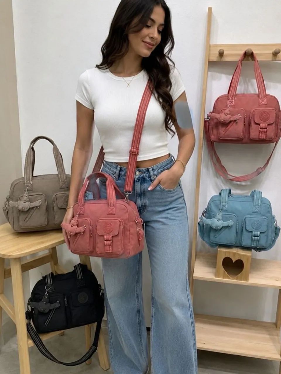 Bolsa Kipling modelo Defea em Nylon Cores C'Alça Transversal Ajustável - Foto 3