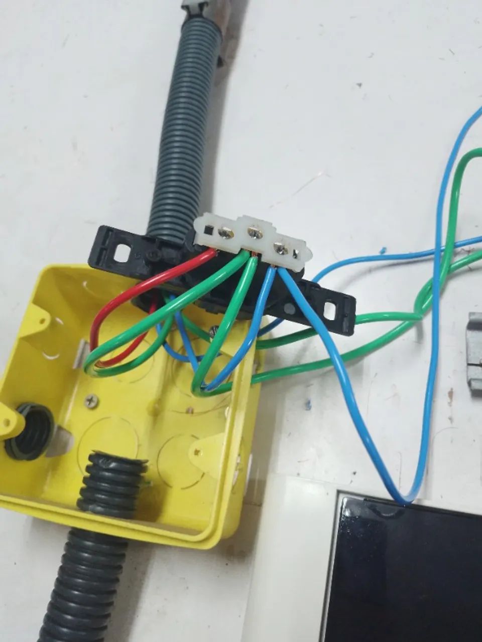 Serviço eletricista e pedreiro. - Foto 2
