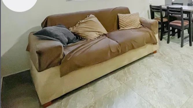 Sofa 2 lugares em bom estado acompanha Capa de Sofa