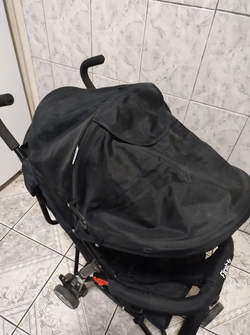 Carrinho de bebê guarda chuvas ótimo Estado  - Foto 3
