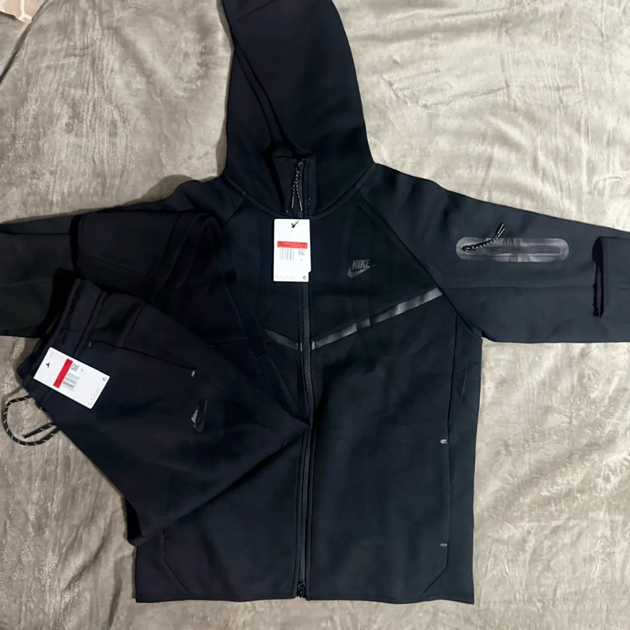 CONJUNTO NIKE TECH PRETO
