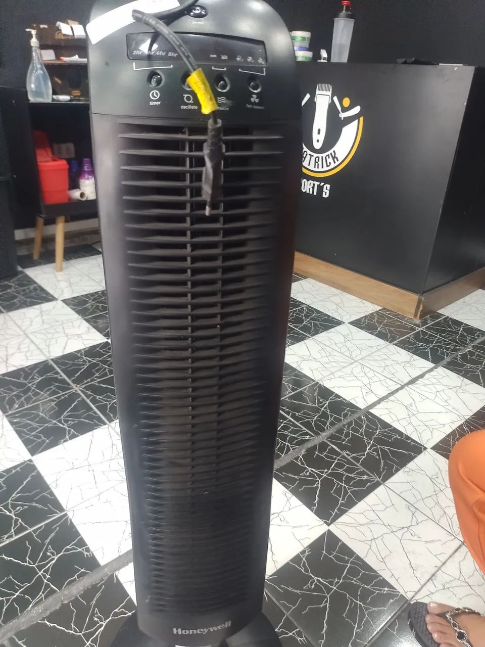 Vendo Ventilador Vertical marca Hone Ywell obs. nao esta funcionando R$ 150,00 - Foto 3