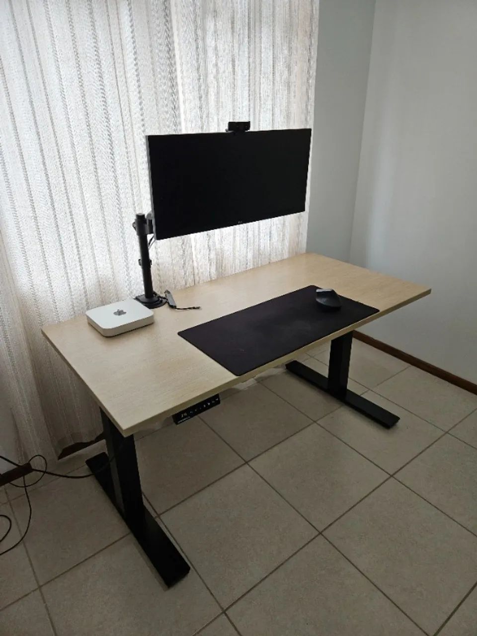 Mesa com ajuste de altura elétrico (Geniodesk Pro) - Foto 4
