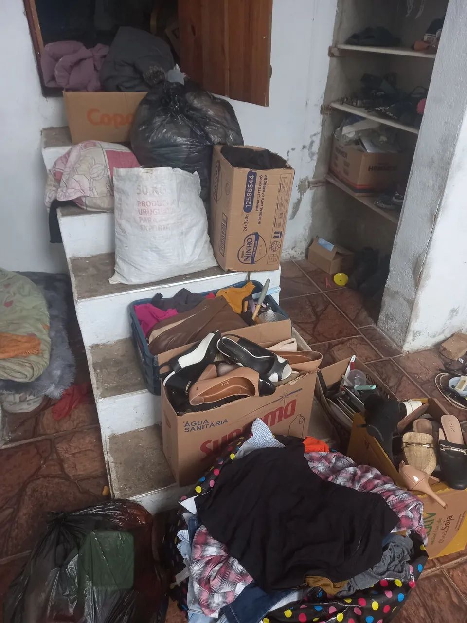 Lote com 400 peças variadas para Brechó 