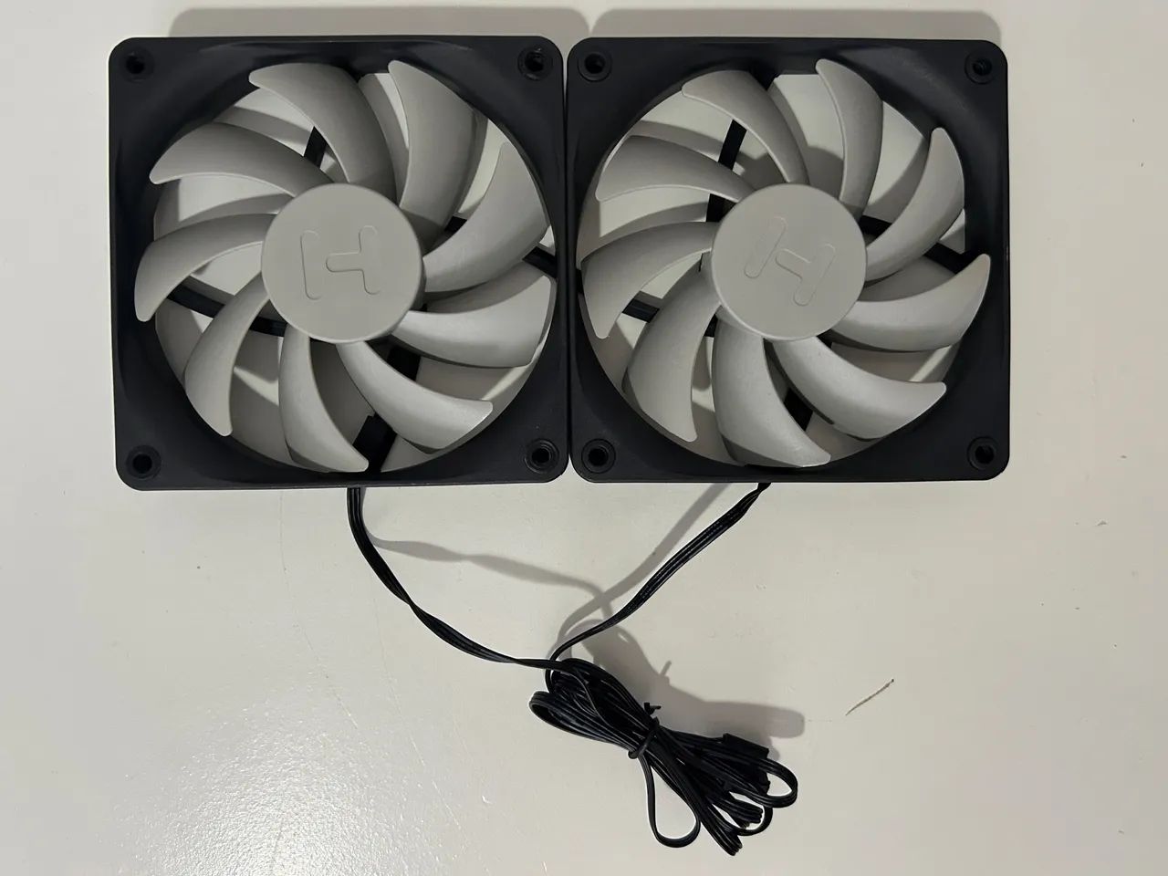 2x Ventoinha Hyte FLOW FE12 (Alta Performance)