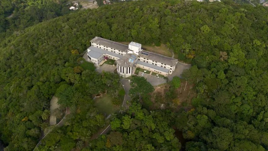 Recanto Champagnat contrata aux de limpeza