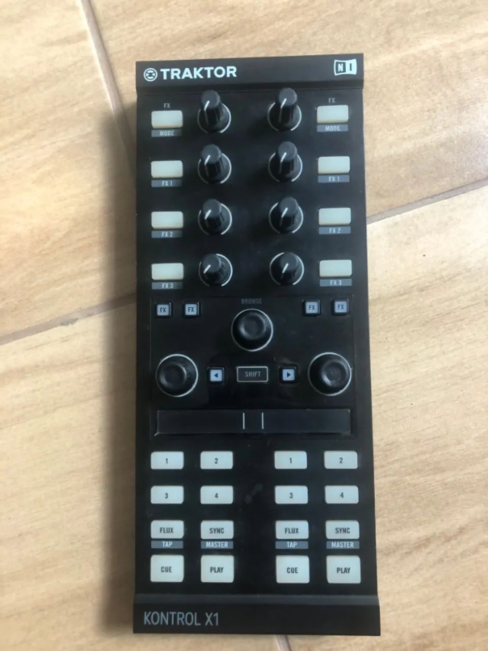Controladora Traktor Kontrol X1 Mk2 + Case Udg