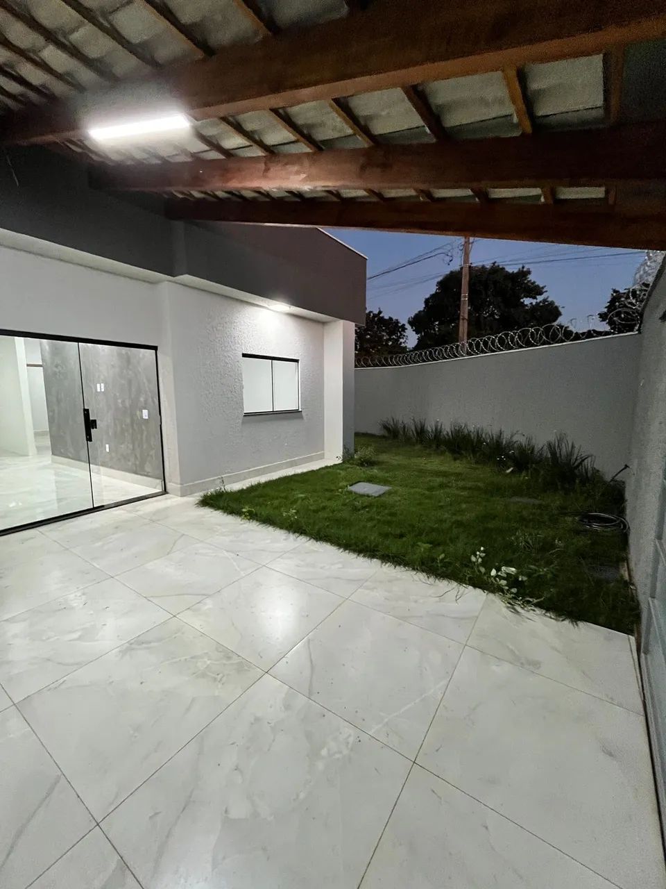 Casa de esquina com 3 quartos -Nova , nunca habitada - Foto 4