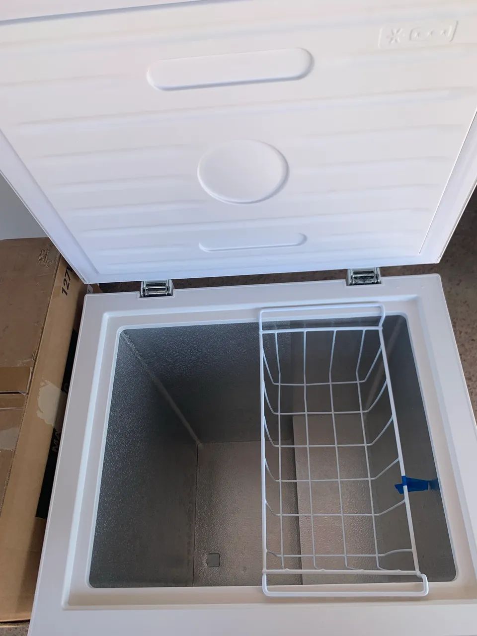 Vendo esse freezer novo na caixa