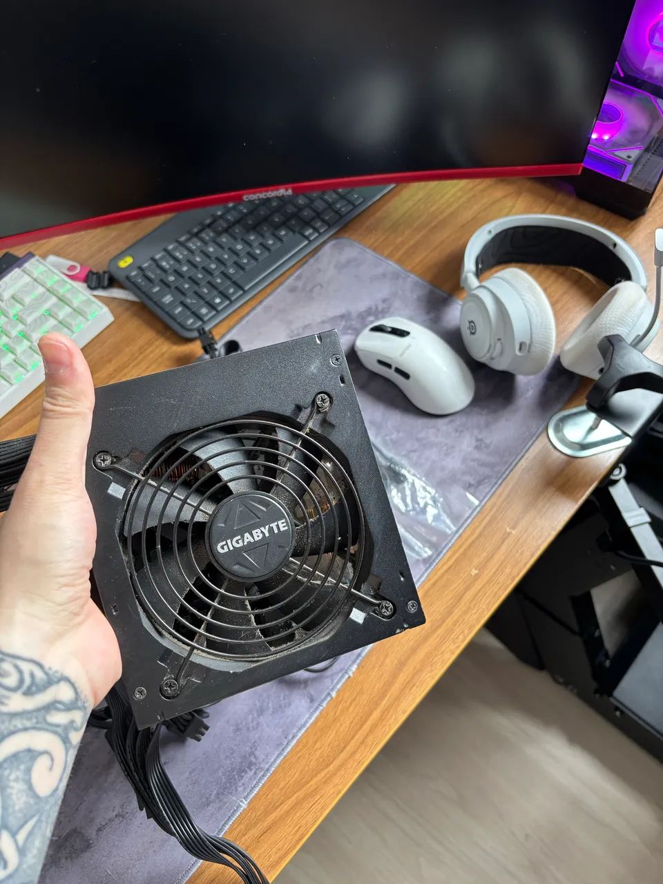Fonte Gigabyte 700w 80 plus bronze - Foto 4