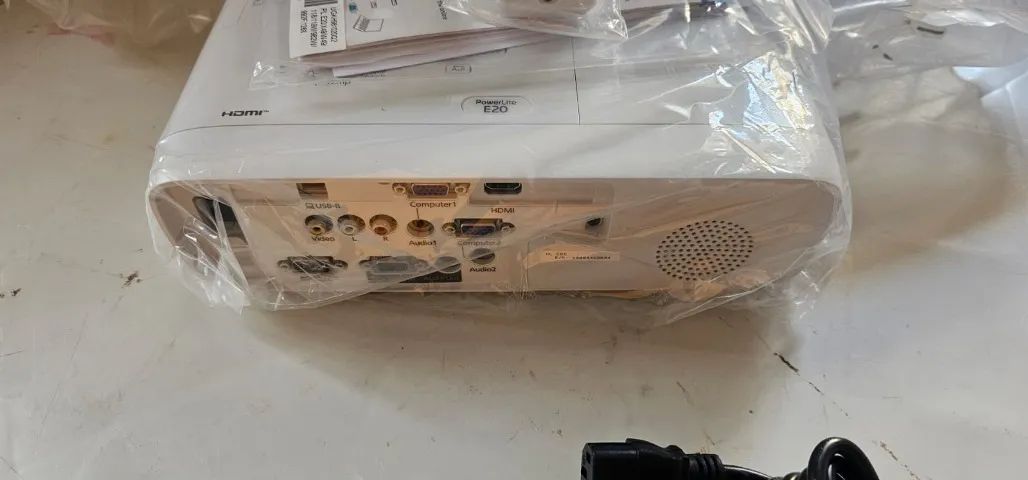 Projetor Epson Powerlite E20 - Foto 3