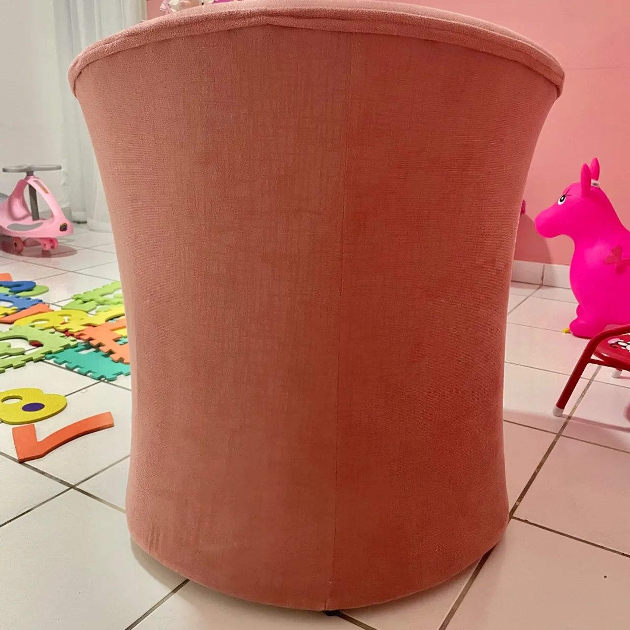 Vendo 1 poltrona rosa, e 2 poltronas beges/marrons (VALORES INDIVIDUAIS) - Foto 3