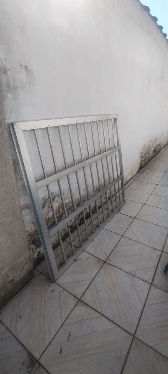 Lote de Portas e grades de alumínio 