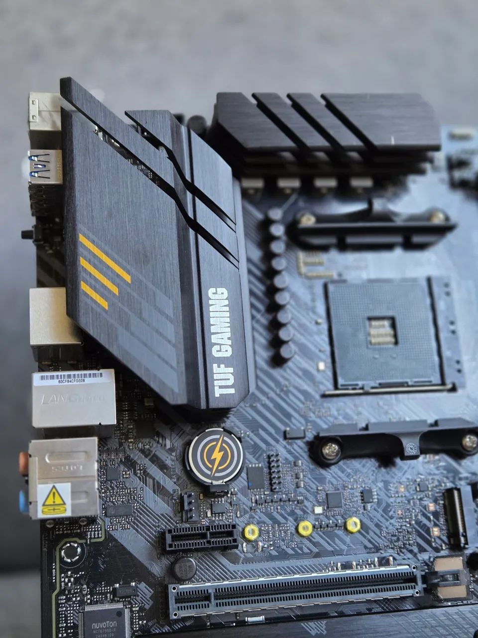 Placa mãe Asus Tuf B550M-Plus - Foto 4