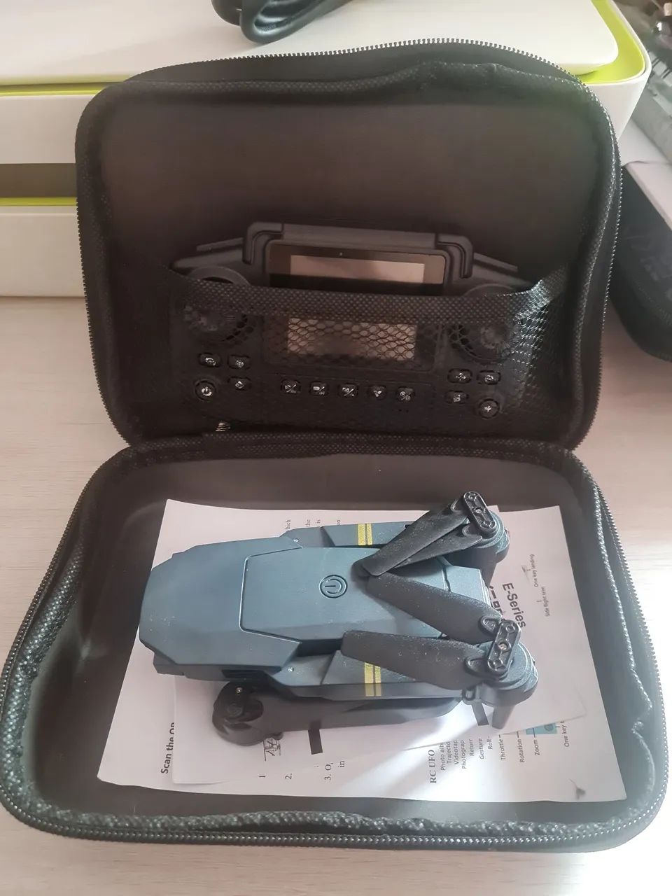 Drone com Câmera e Controle com Tela + Acessórios