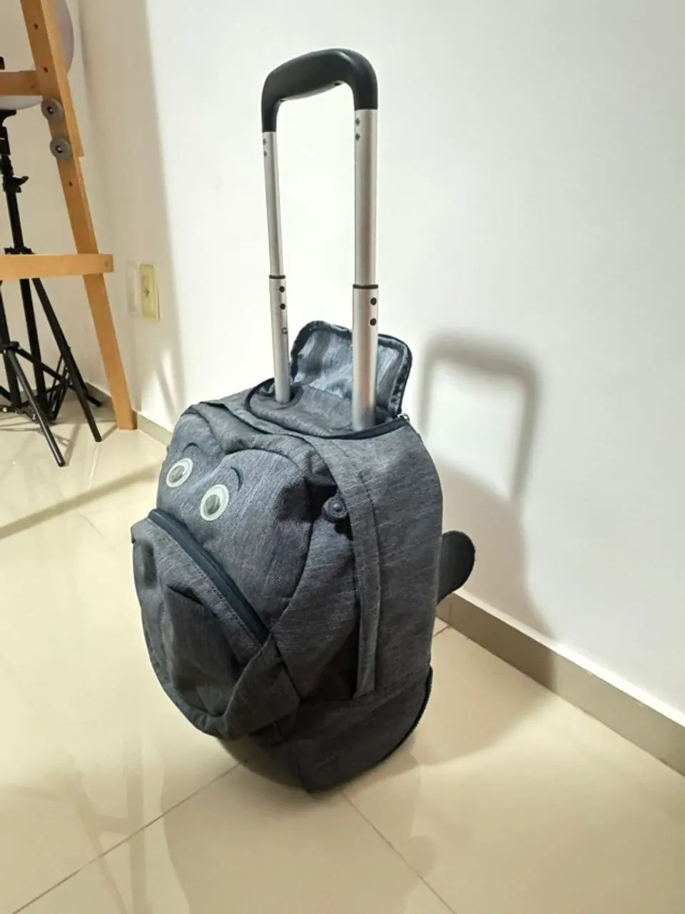 ? MOCHILA NUSI CINZA - Kipling ORIGINAL | RODINHAS 360° ( usada, em ótimo estado ). - Foto 2