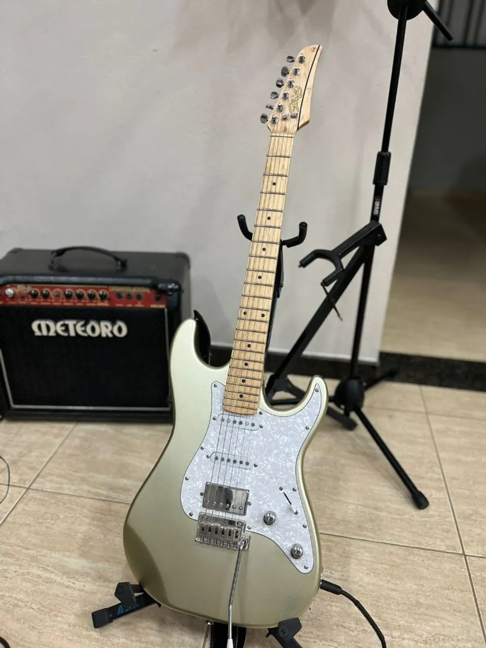 Guitarra Seizi Katana Venom HH Titanium - c/ bag original