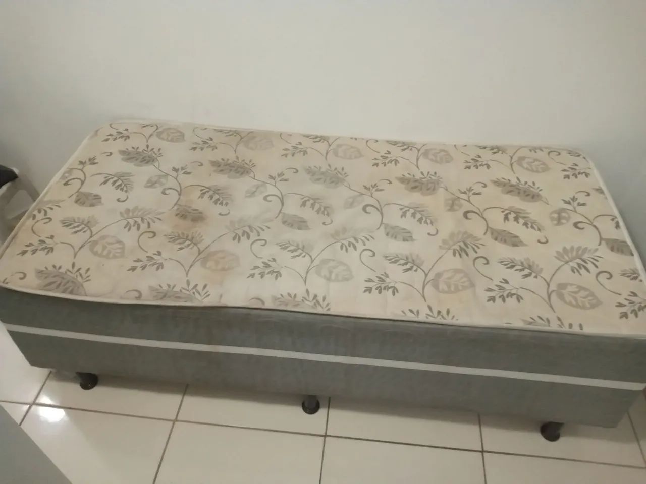 Vendo essas duas camas box solteiro.  - Foto 4