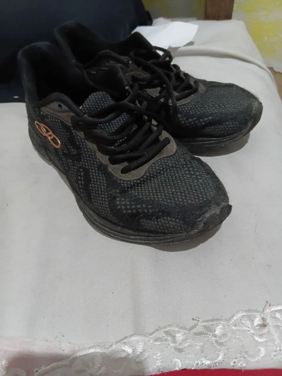 Tênis olimpickus original preto , em ótimo estado , preto com detalhe laranja
