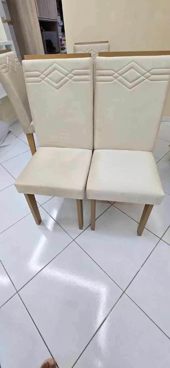 VENDO CONJUNTO DE MESA COM 4 CADEIRAS SEMI NOVA   - Foto 3