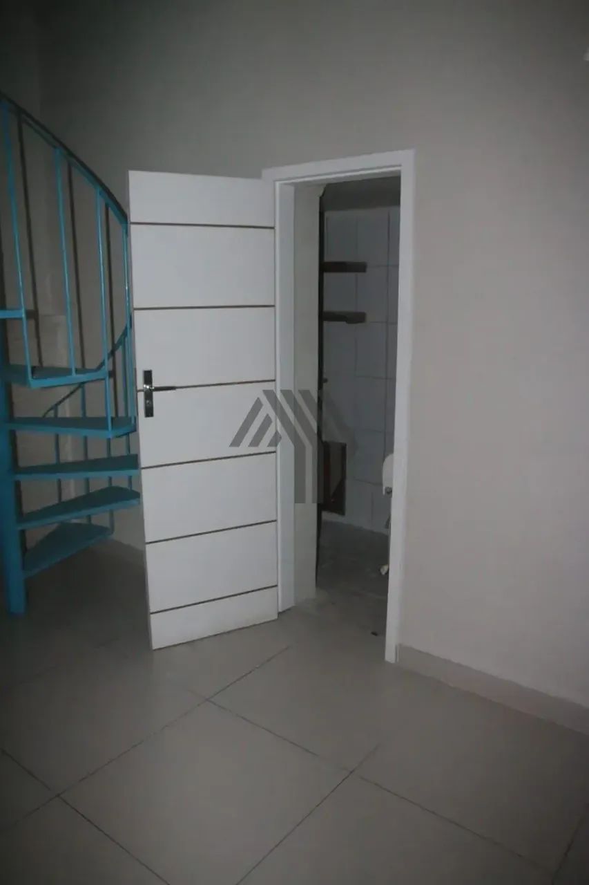 Sala comercial para locação com aproximadamente 100m², 3 salas, banheiro, copa e excelente - Foto 3