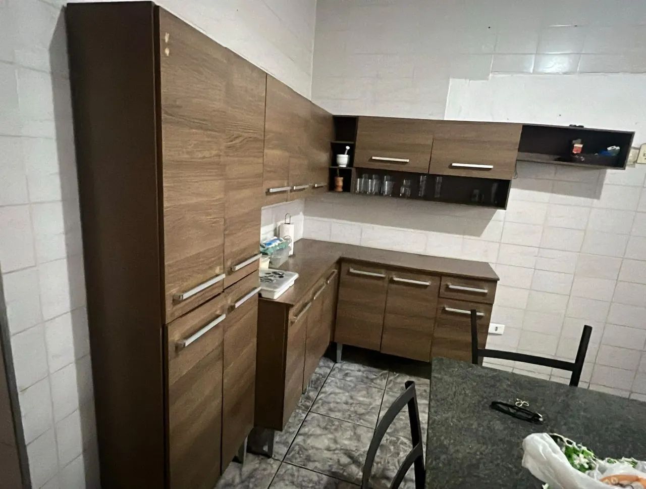 Armário de cozinha em ótimo estado