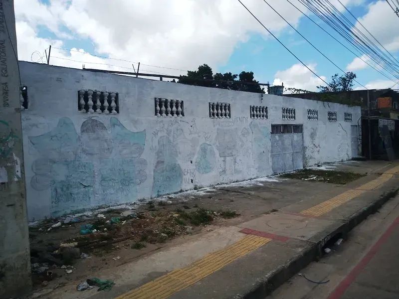 Terreno com Edificação na Rod. do Tapanã, próx. ao Sup. Baratão c/ 1.850 m2.