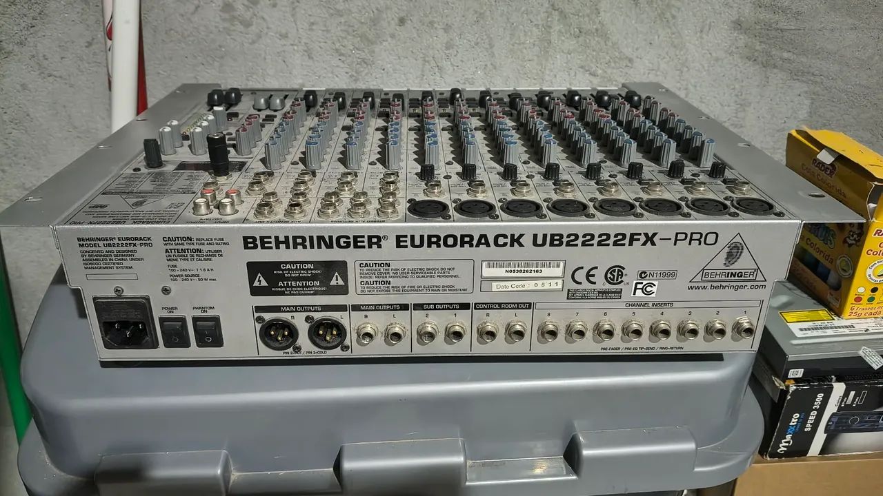 Mesa de som Behringer  - Foto 3