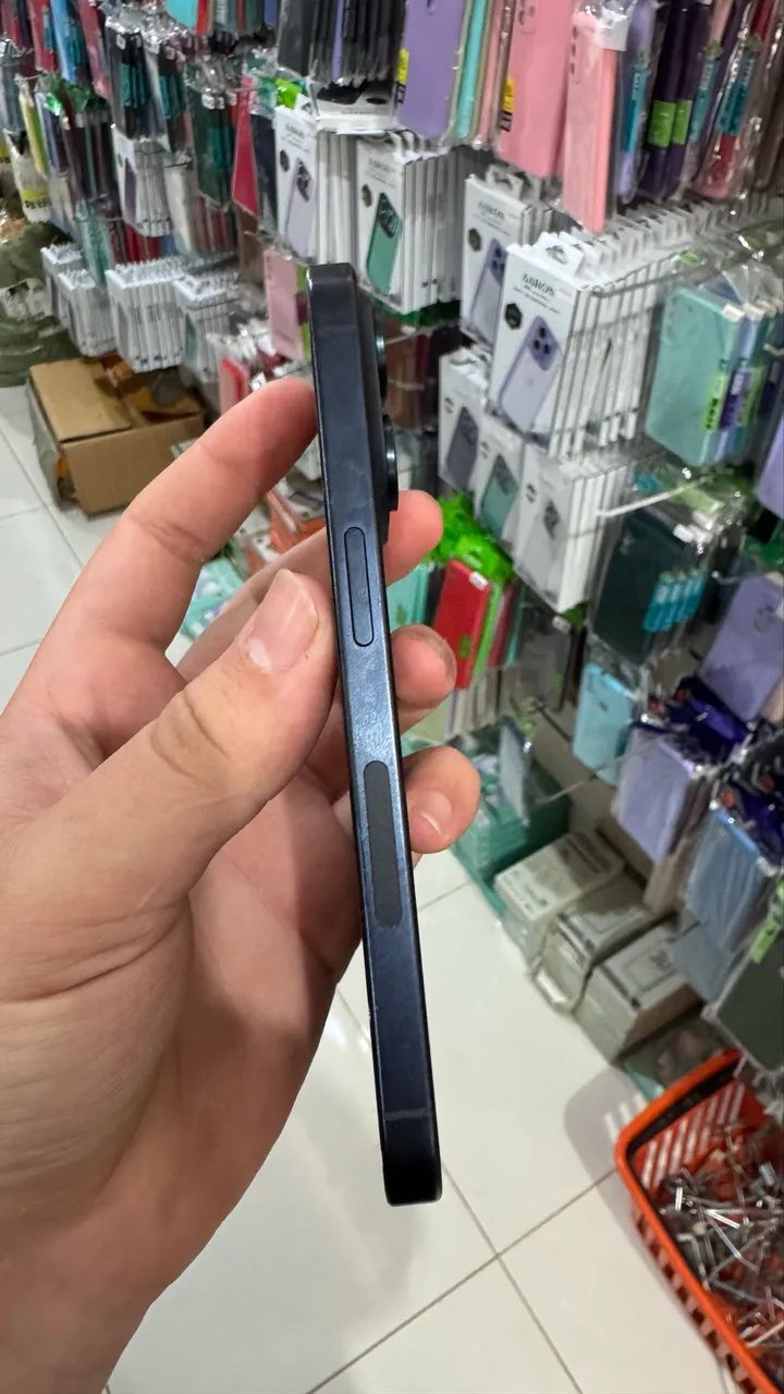 iPhone 15 pro Titânio azul  - Foto 3