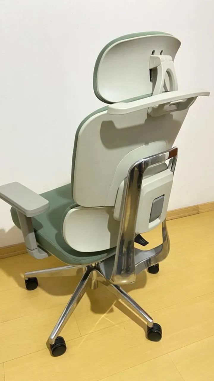 Cadeira de Escritório Comfy , Base Alumínio, Braço 4D, Assento Deslizante - Foto 2