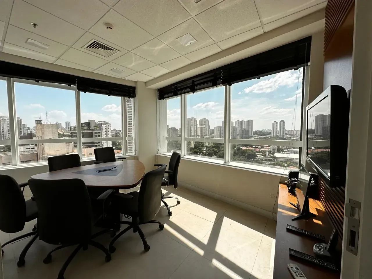 SALA COMERCIAL ALTO PADRÃO - TODA MOBILIADA - CAMBUÍ/cAMPINAS - Foto 2