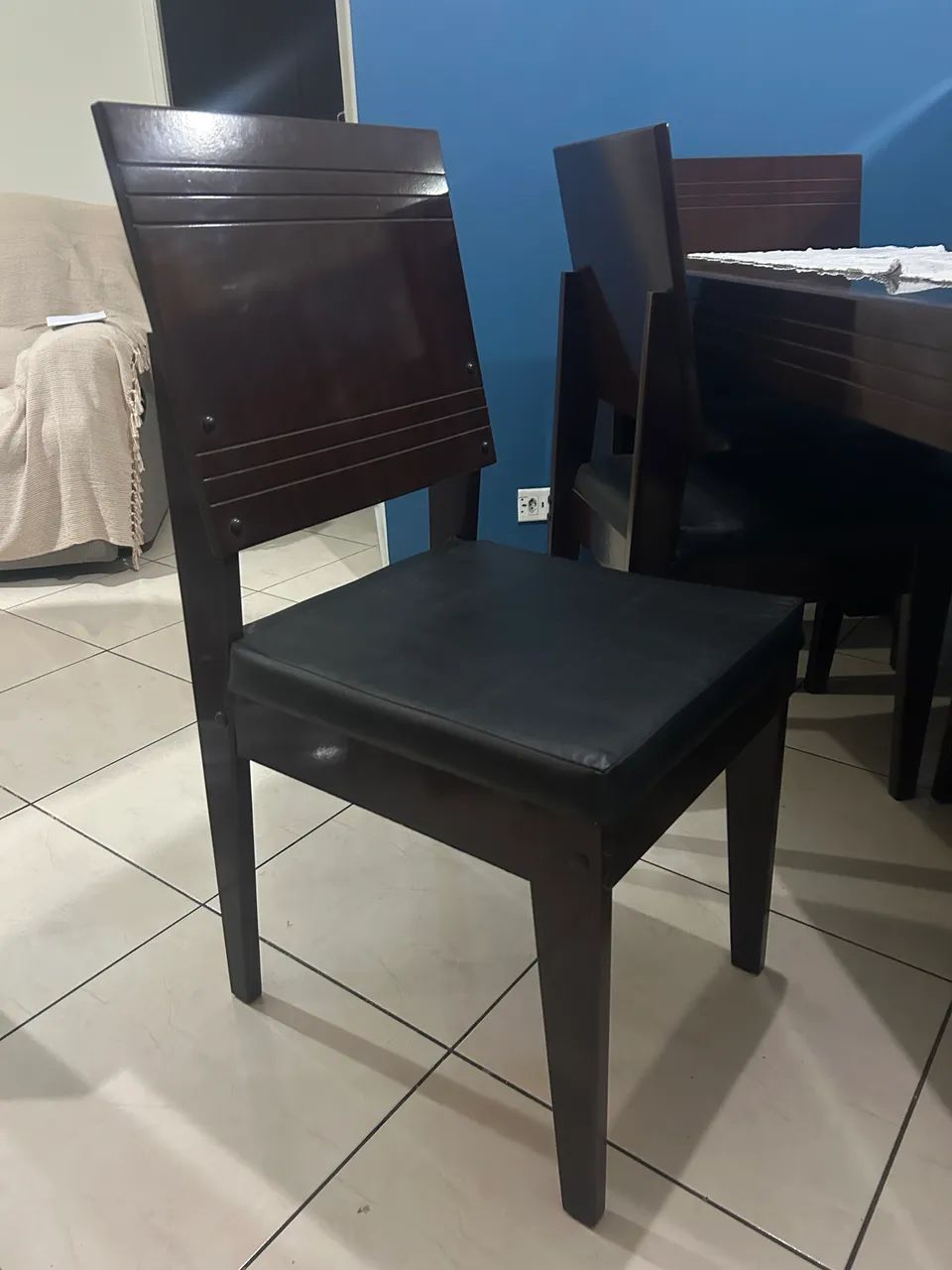 Mesa6 lugares madeira e vidro com cadeiras - Foto 5