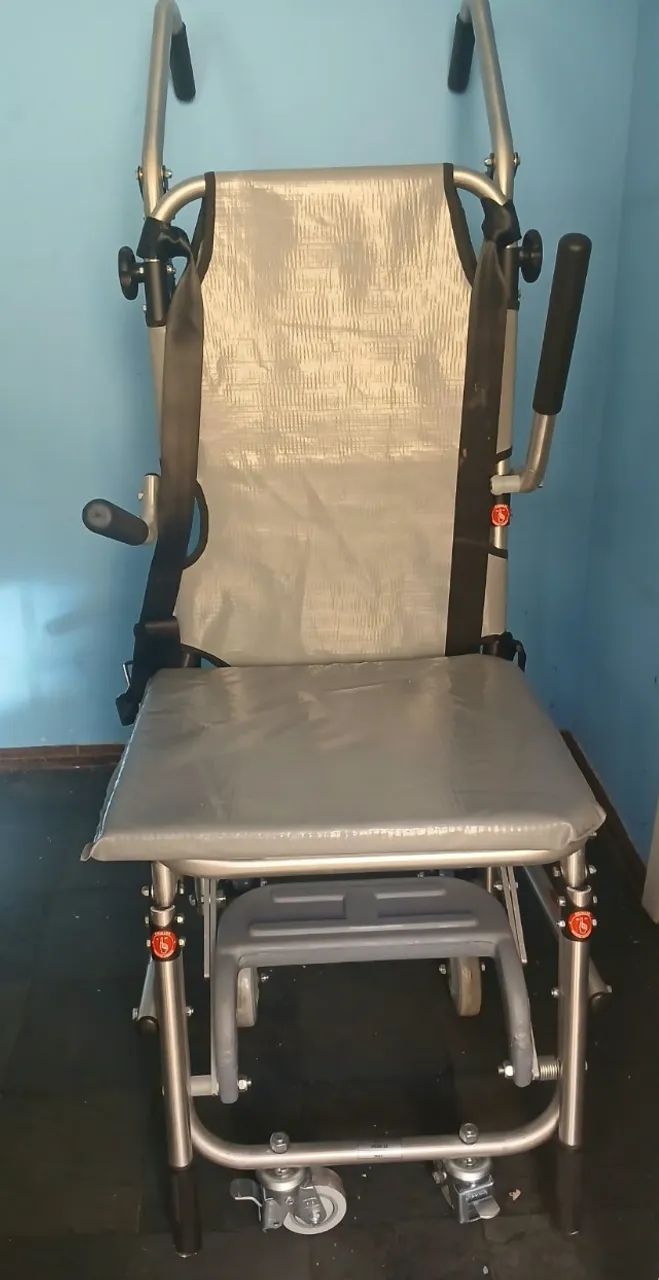 Cadeira de rodas para escada - Foto 3