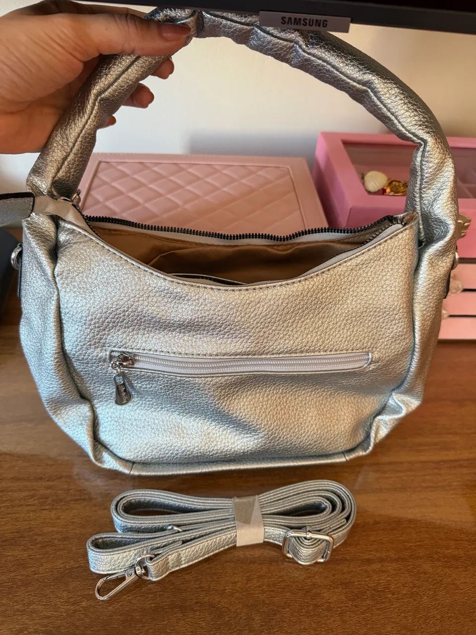 Bolsa baguete e tira colo prata 