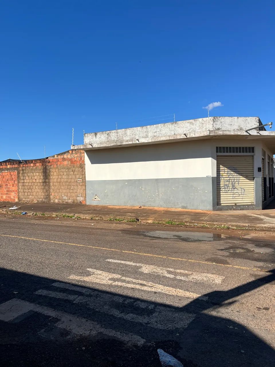 TERRENO DE ESQUINA com dois cômodos de comércio - Foto 3