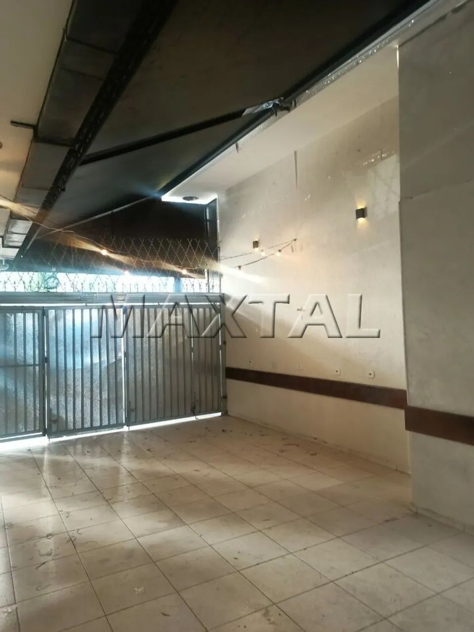 Loja com 100m² de área construída, salão amplo, copa, cozinha e 2 banheiros. - Foto 2