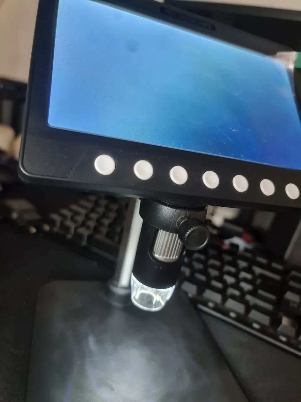 microscópio digital 1200x com tela 7 polegadas recarregável - Foto 5