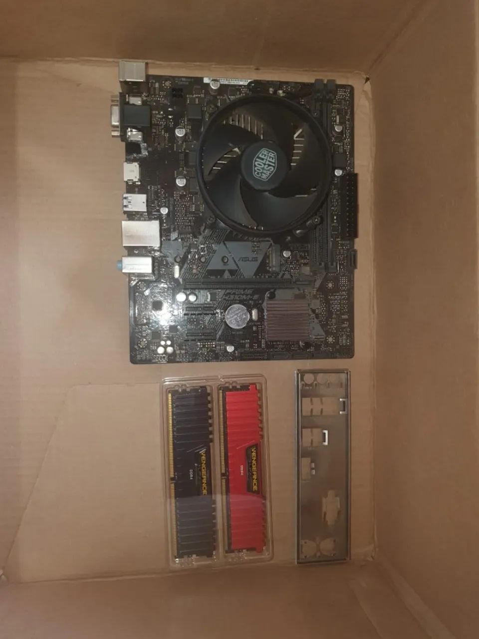 Kit PC - Processador i5 8400 + Placa Mãe H310M + Ram 16GB (2x8) Corsair Vengeance 2666 MHZ