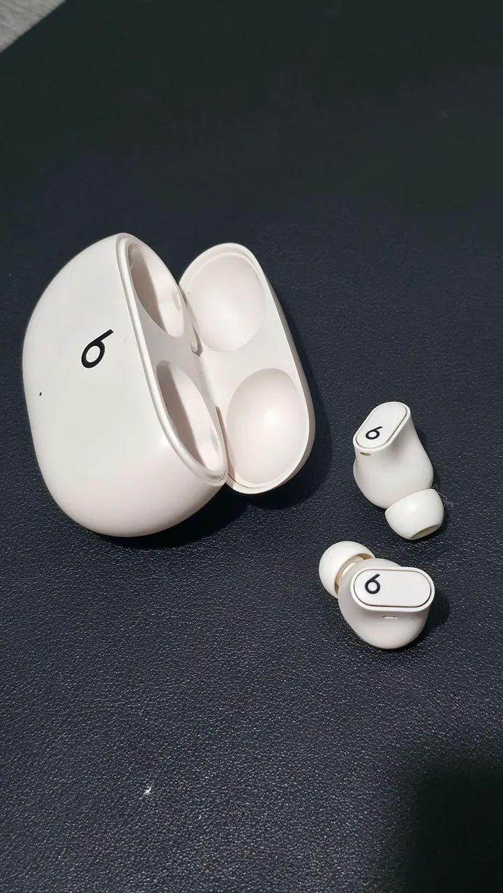 Beats Studio Buds (Apple)