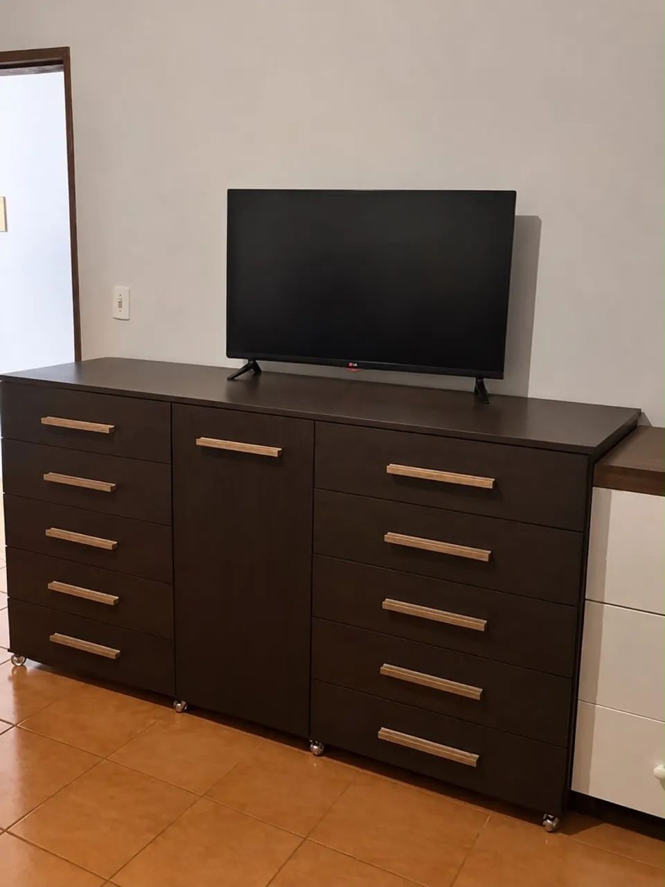 Cômoda 1 Porta e 3 Gavetas
