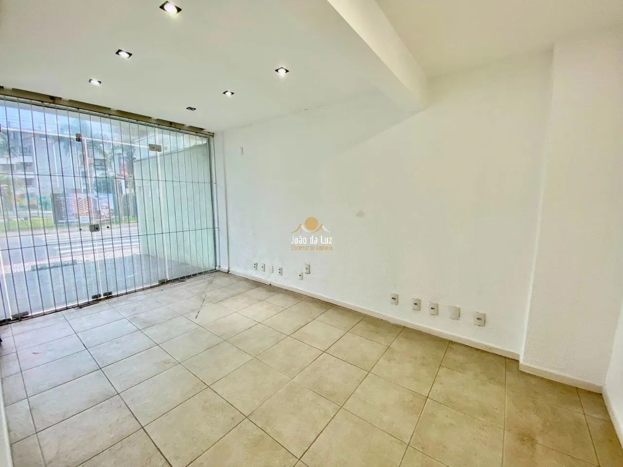 Sala Comercial com Mezanino e Garagem Privativa. - Foto 2